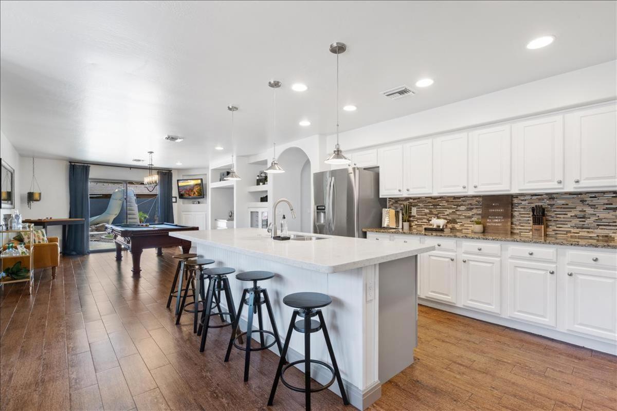 גלנדייל 5 Bedroom 4 Bath Boutique Home Premium Location + Heated Pool Option מראה חיצוני תמונה
