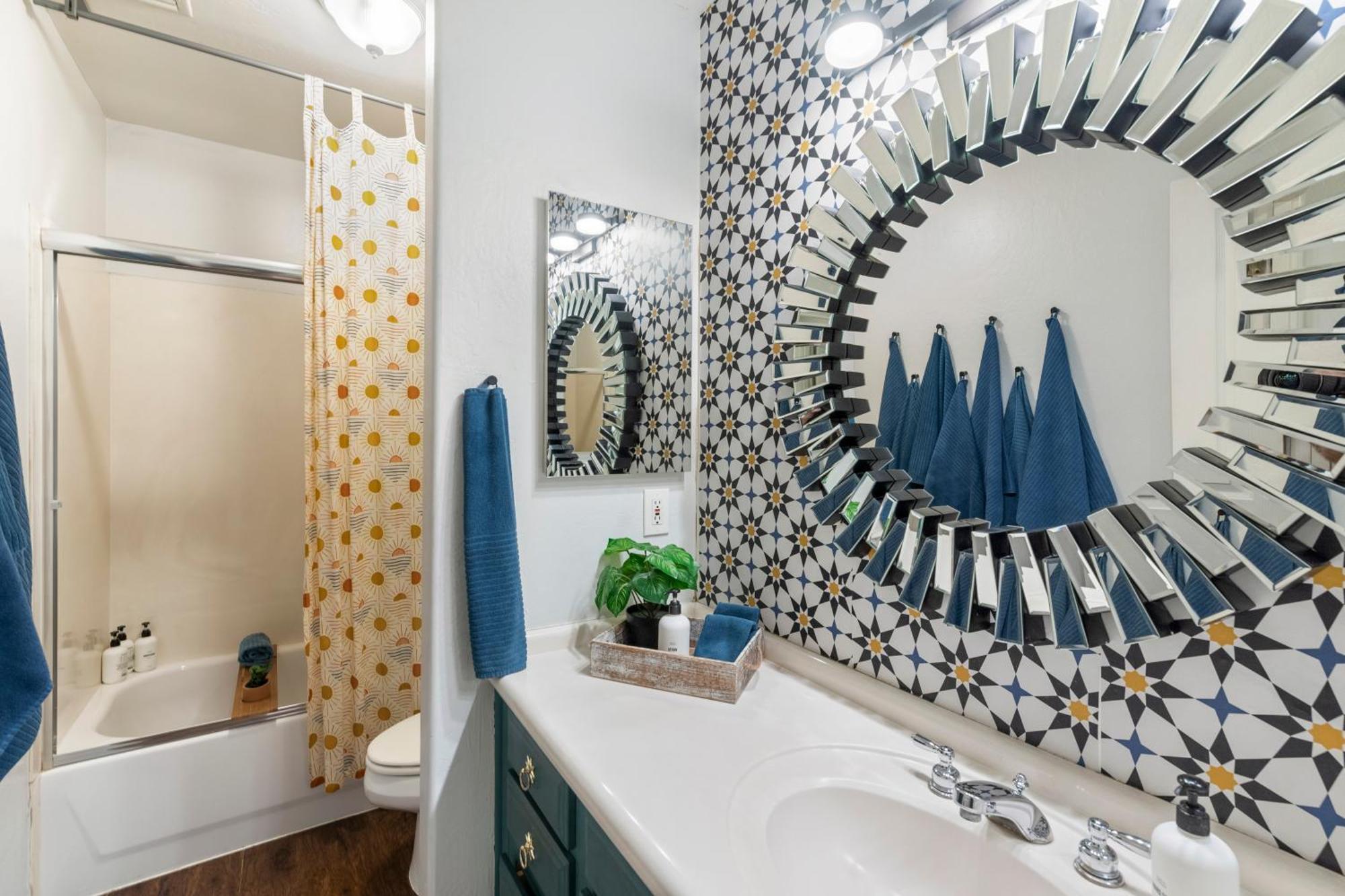 גלנדייל 5 Bedroom 4 Bath Boutique Home Premium Location + Heated Pool Option מראה חיצוני תמונה